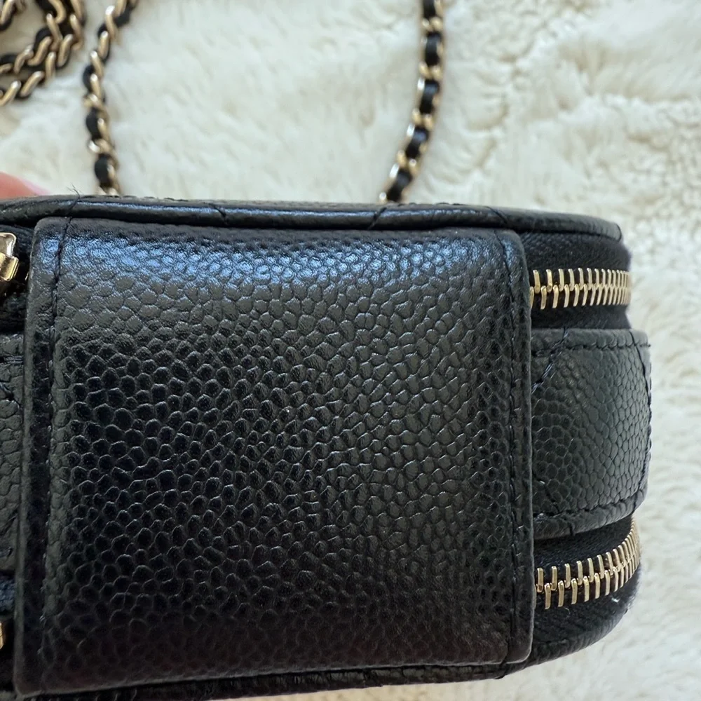 NEW!!! CHANEL crossbody caviar leather bag Authentic Retail 4600$